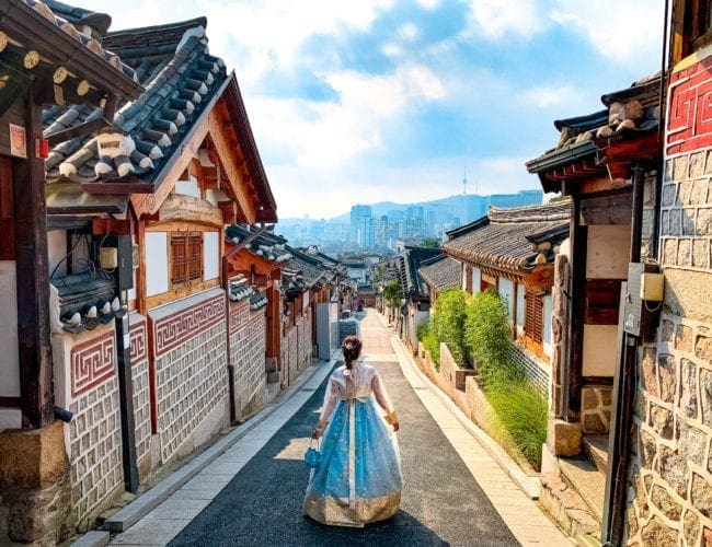 bukchon hanok village gahoe dong seoul hanbok