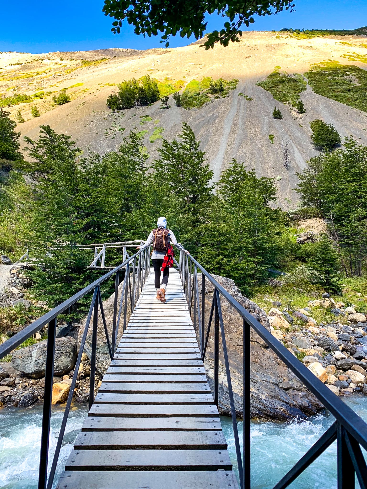 mirador las torres hike bridge