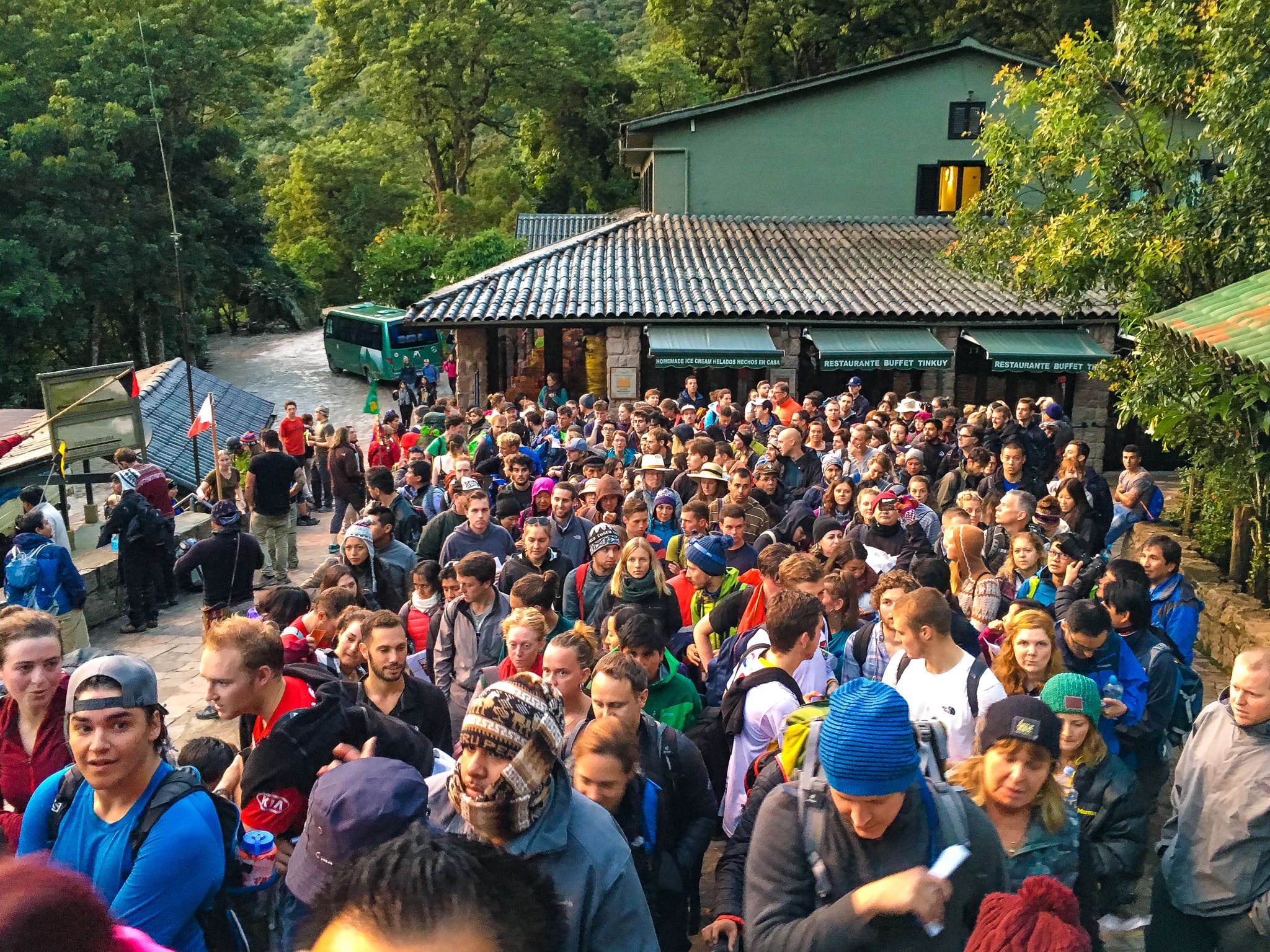 machu picchu tourists crowd