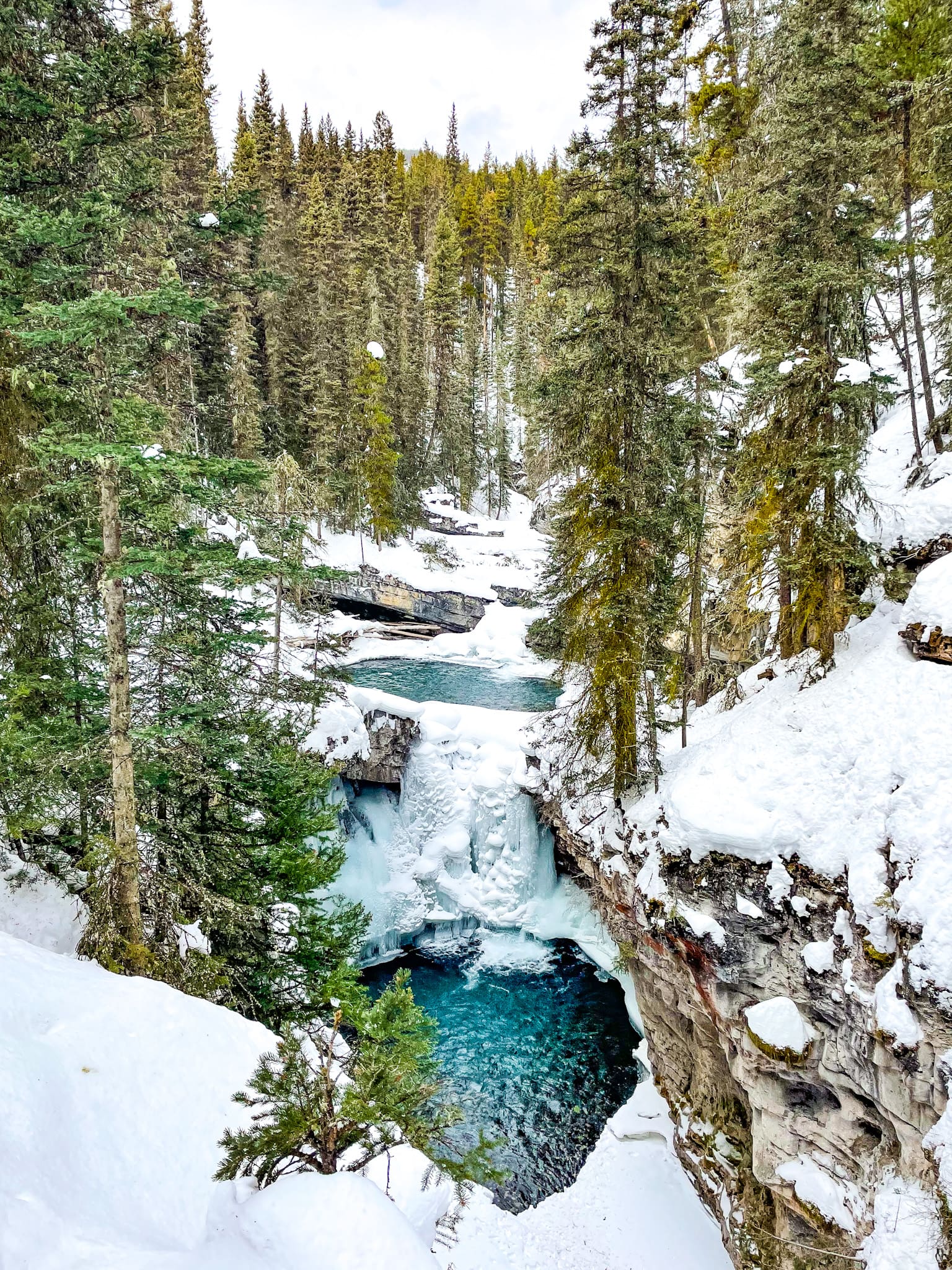 johnston canyon winter hike